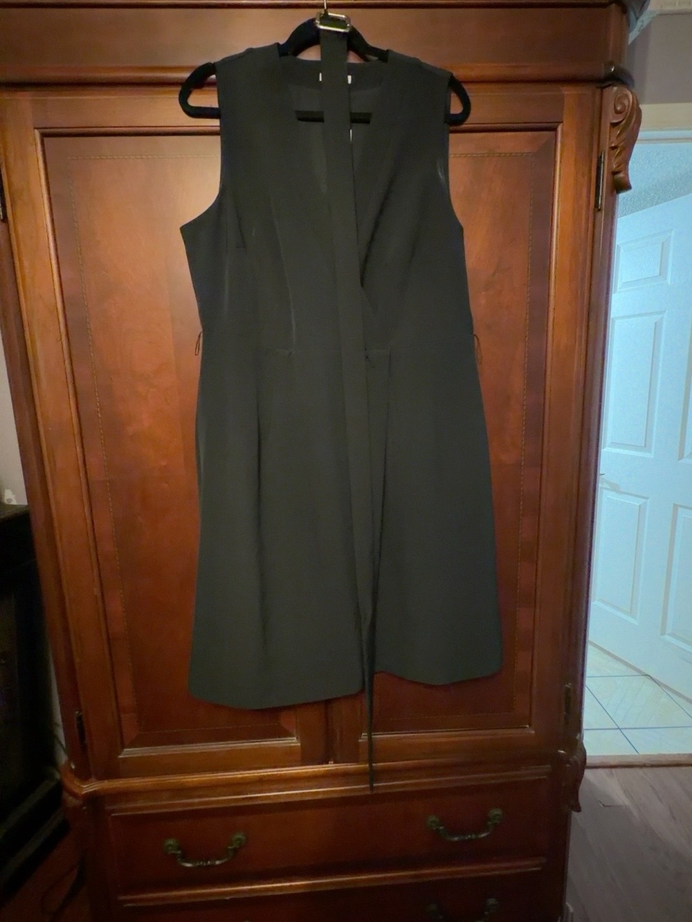 Cato Black Sleeveless V-Neck Shift Dress